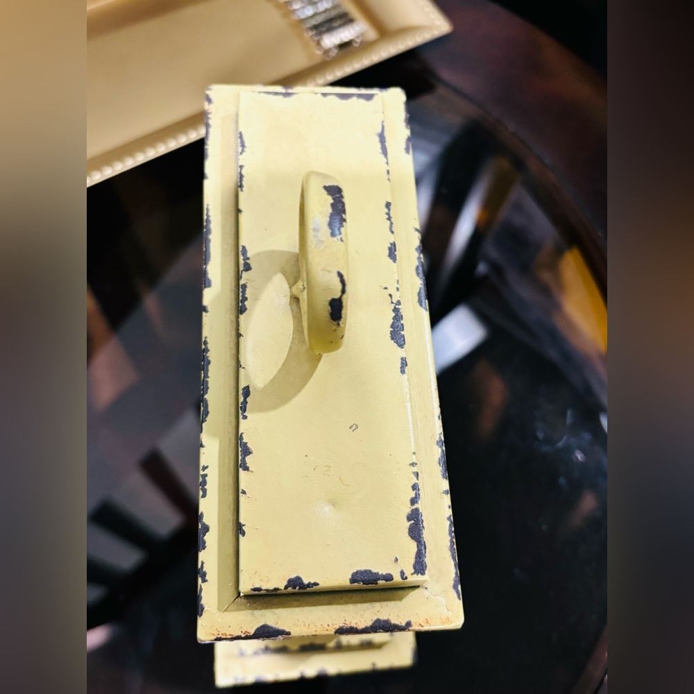 Distressed Yellow Clock 🕰️ - Picture 2 of 9